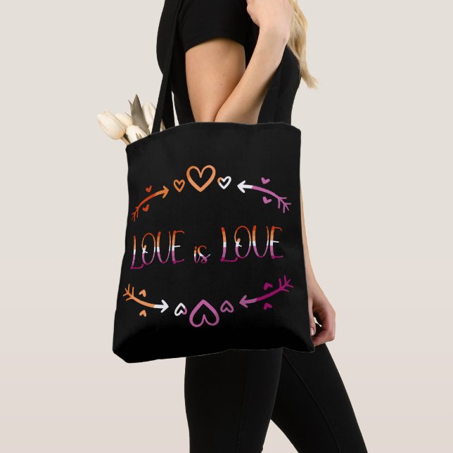 L'amour est l'amour Sac à main du mois de la fiert (De près)