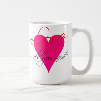 L'amour est tout que vous avez besoin de tasse