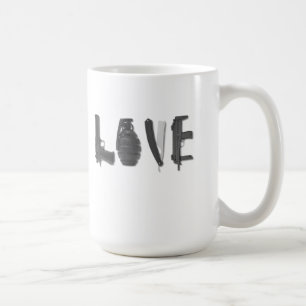 L'Amour Est Une Arme Drôle Mug