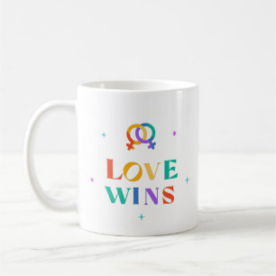 L'amour gagne la Mug à café à deux tons arc-en-cie