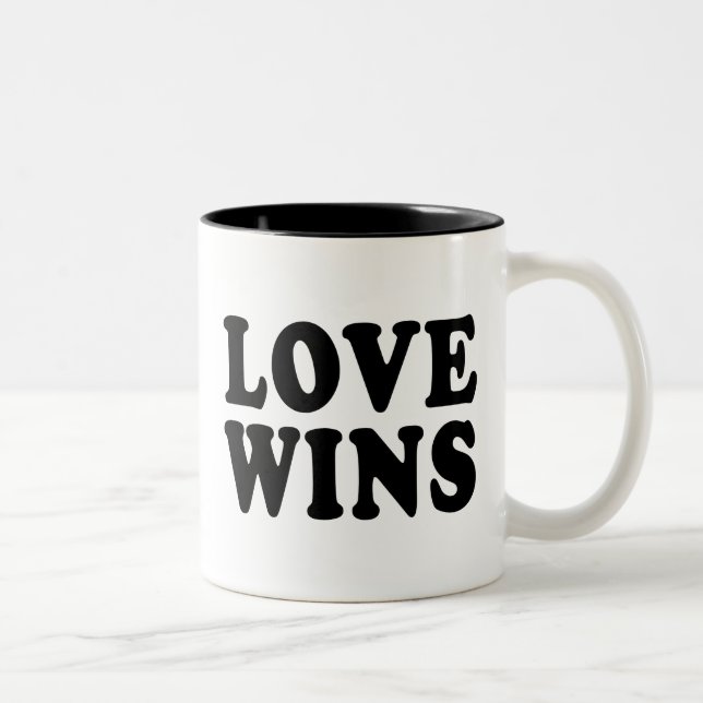 L'amour gagne la tasse (Droit)