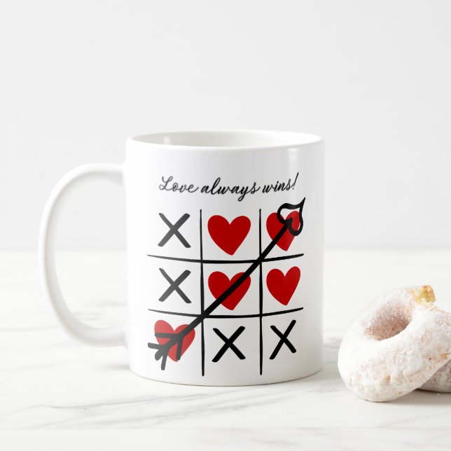 L'amour gagne toujours la tasse de café (Avec donut)
