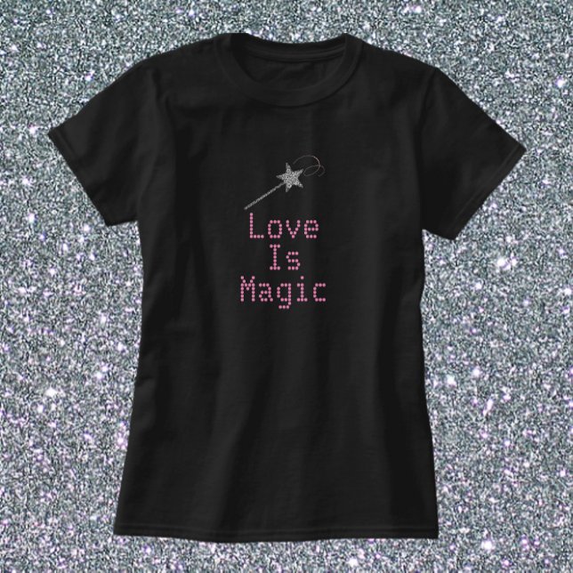 L'amour noir et rose est magique T-shirt (Créateur téléchargé)