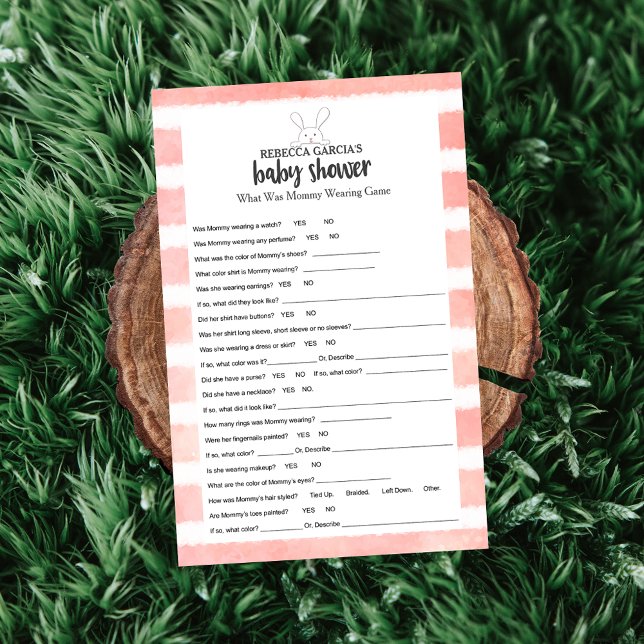 Lapin Blanc Ce Qui Était Maman Portant Un Jeu De D (Créateur téléchargé)