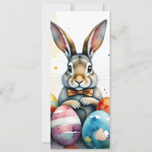 Lapin de Pâques mignon avec des œufs peints coloré