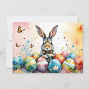 Lapin de Pâques mignon avec des œufs peints coloré