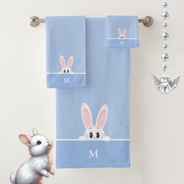 Lapin mignon & monogramme sur fond bleu clair (Créateur téléchargé)