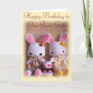 Lapins jumeaux avec la carte de joyeux