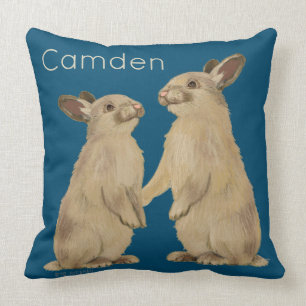 lapins peints sur le coussin le nom (bleu) de