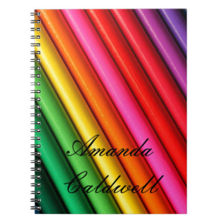 L'arc-en-ciel coloré crayonne le carnet