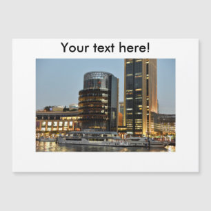 L'architecture de Dubaï la nuit