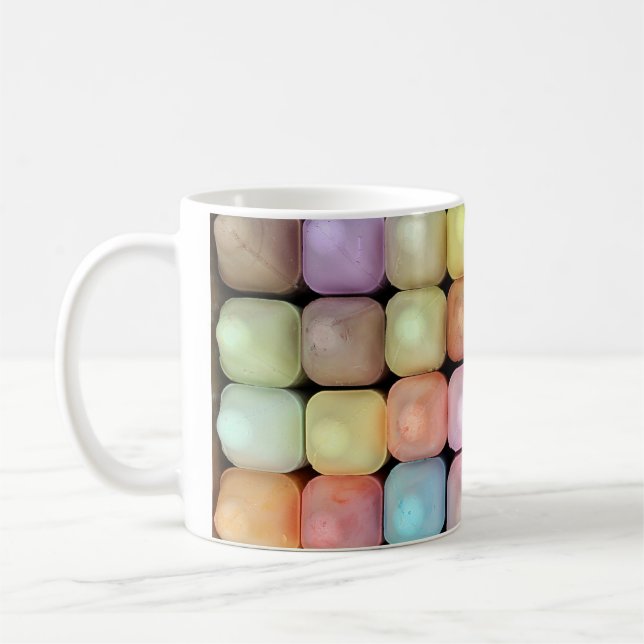 Large multi-colored chalk pattern on mug (Gauche)