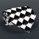 Las Vegas noir et blanc épousant le cravate de<br><div class="desc">Las Vegas noir et blanc épousant le cravate de tisonnier pour les hommes et des femmes. La conception drôle de motif d'as de pique pour des joueurs de poker, joueurs de cric noir, joueurs de pont, joueurs, jouant évente l'idée mignonne de cadeau de fête d'anniversaire etc. pour le marié, le...</div>