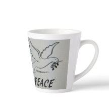 Une tasse avec colombe de la paix et écriture