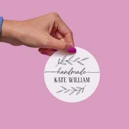 Laurel fait à la main avec des étiquettes cadeaux 