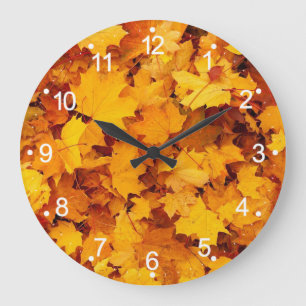 L'automne laisse une grosse horloge murale