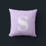 Lavande Lumière Coussin extérieur monogramme initi<br><div class="desc">Lavande Légère Coussin extérieur Monogrammé Initiale. Coussin extérieure décorative avec une seule initiale. Personnalisez rapidement et facilement.</div>