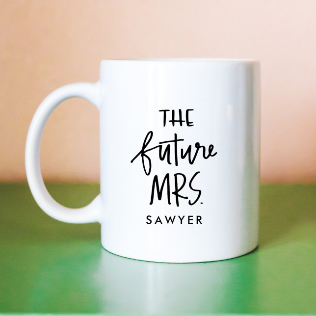 L'avenir Mme | Mug de café lettres à la main (The Future Mrs | Hand Lettered Coffee Mug)