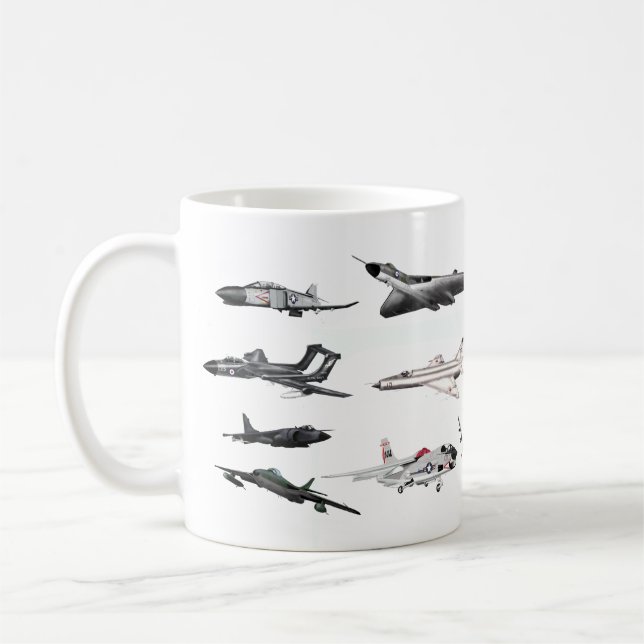 L'avion en bout de ligne lance une tasse de café (Gauche)