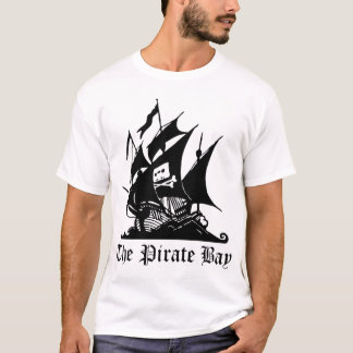 Le blanc de T-shirt de baie de pirate