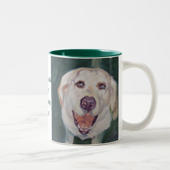 Le bonheur de tasse de labrador retriever est. (Droit)