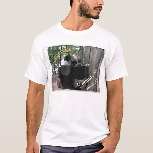 Le bouledogue de pal observe le T-shirt (Devant)
