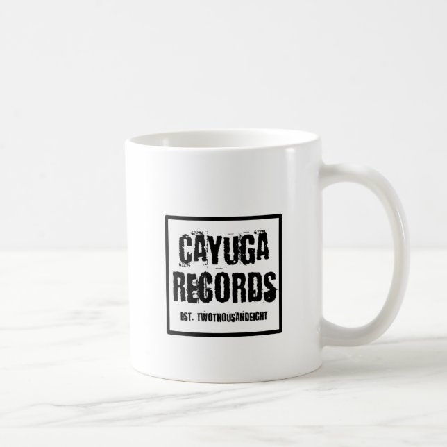 Le Cayuga enregistre la tasse (Droite)