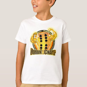 Le champion officiel de domino badine le T-shirt