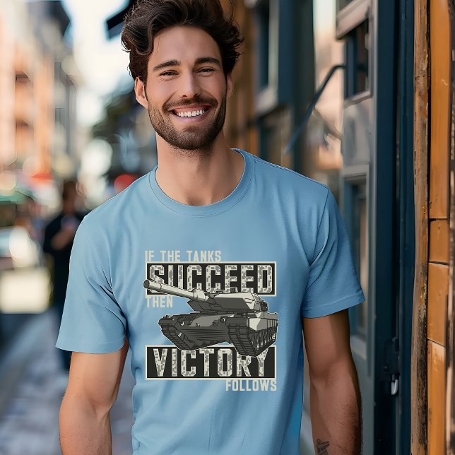 Le char a réussi et la victoire suit T-shirt (Créateur téléchargé)