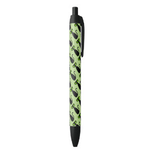 Le chat de mod modèle des stylos