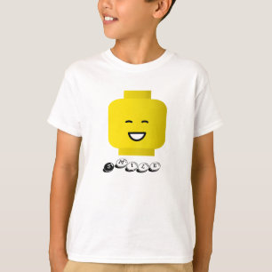 Le chef jaune de sourire badine le T-shirt