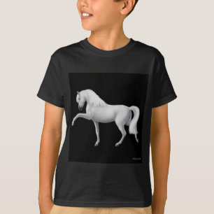 Le cheval andalou blanc badine le T-shirt foncé