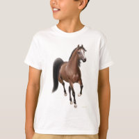 Le cheval de baie de trot badine le T-shirt