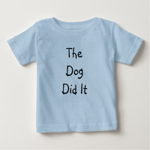 LE CHIEN A FAIT LA T-SHIRT DE L'ENFANT