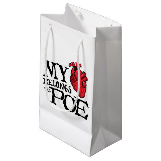 Le coeur appartient au sac de cadeau de Poe