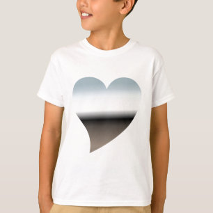 Le coeur moderne de chrome badine le T-shirt