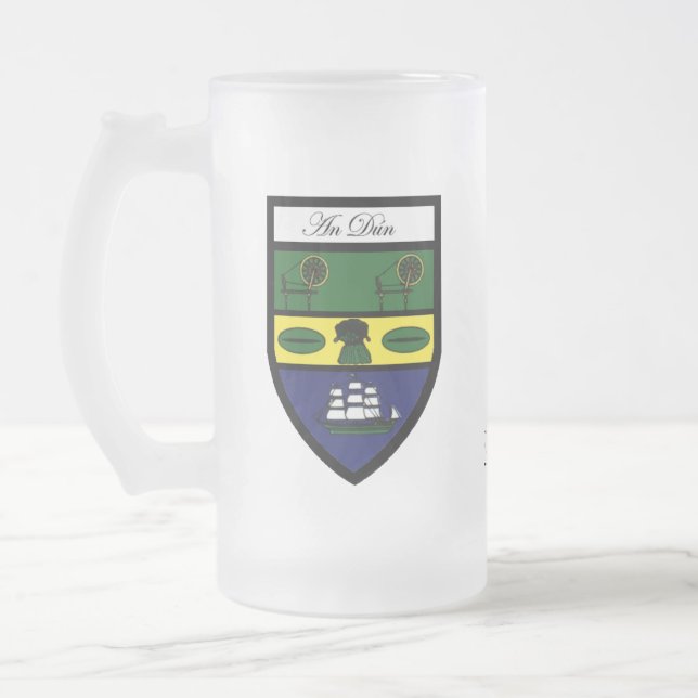Le comté vers le bas tracent et Crest des tasses (Gauche)