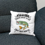 Le Coussin décoratif du passionné de pêche<br><div class="desc">Cette image présente un coussin décoratif carré avec une reproduction humoristique sur le thème de la pêche. Le graphique central est une illustration vibrante de couleur d'un poisson, peut-être une basse, avec sa bouche ouverte, comme s'il avait été capturé mi-saut. Le poisson est entouré d'une bannière en forme de ruban,...</div>