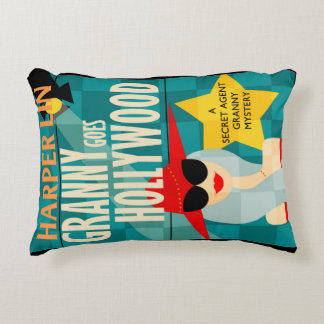 Le COUSSIN Granny devient la couverture du livre d