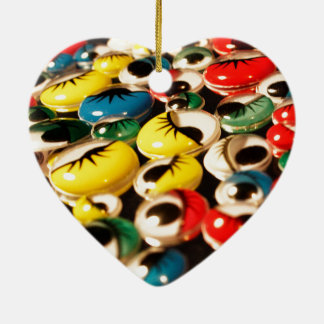 Le double écarquillé de yeux a dégrossi ornement