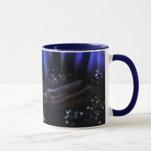 Le fond de la tasse de café féerique de forêt