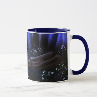 Le fond de la tasse de café féerique de forêt