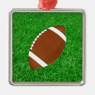 Le football sur des ornements de pelouse