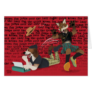 Le Fox rapide de brun saute par-dessus le chien