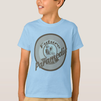 Le futur infirmier badine le T-shirt de profession