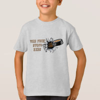 Le galet arrête ici le T-shirt de garçons d'hockey