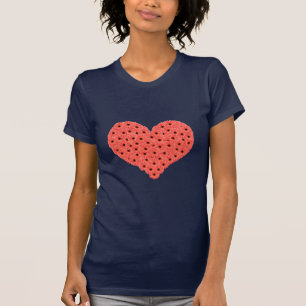 Le Gerbera fleurit le T-shirt de bleu de coeur