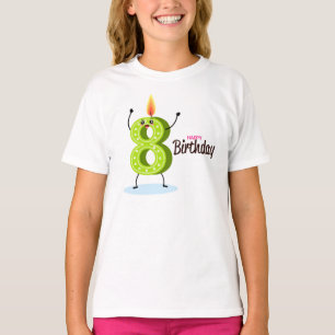 Le grand numéro vert 8 avec un joyeux T-shirt d'an