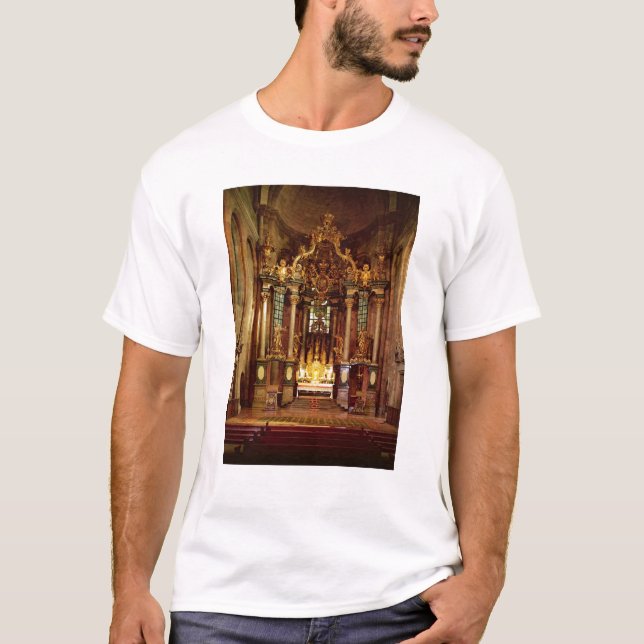 Le haut autel dans le choeur est (Devant)