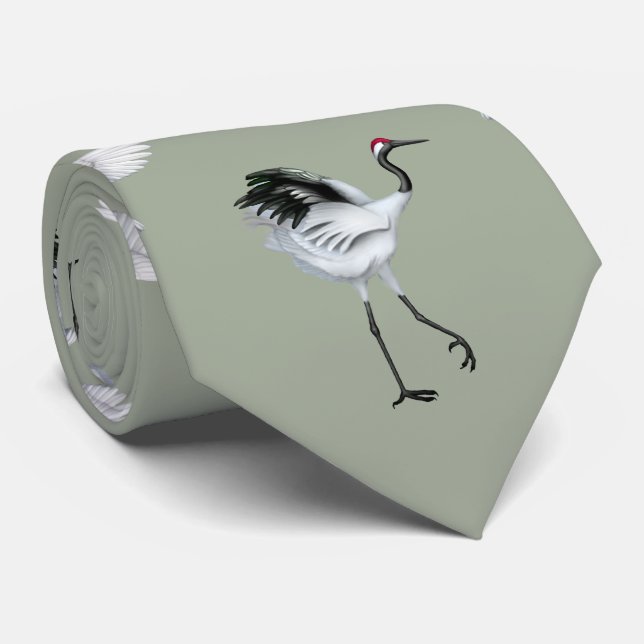 Le Japonais tend le cou la cravate des hommes (Roulé)